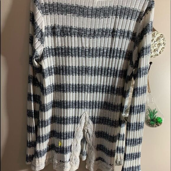 Grey and Cream Lace Detailed Tunic - Picture 3 of 5